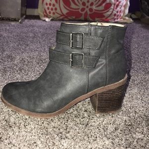 Grey short little booties